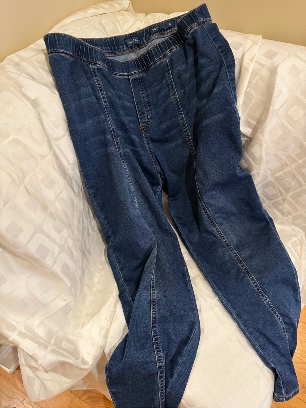 Petit Pull On Jeans